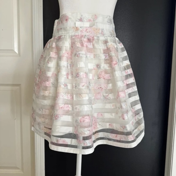 Liz Lisa Pink and white mini skirt with a floral pattern
size XS/Small - Picture 3 of 12